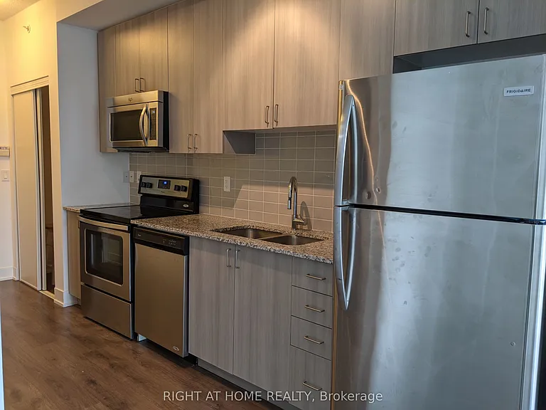68 Merton St #1010 — Photo 3