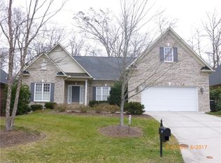 18 Bluff Ridge Ct, Greensboro, NC 27455