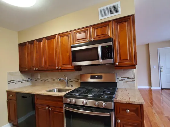 Mall & Starview Gardens