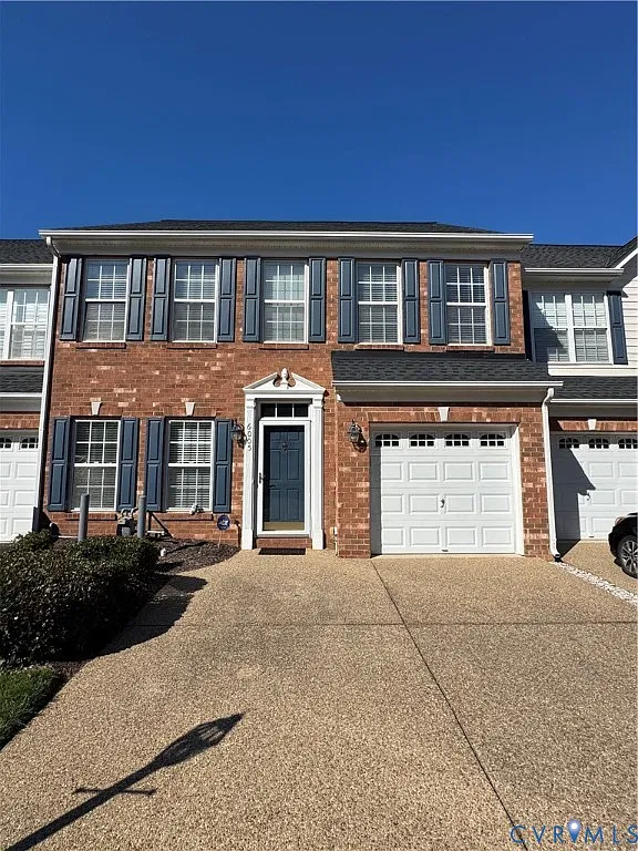 3 bed, 2.5 bath, 1930 sqft, $2,400 — Photo 1