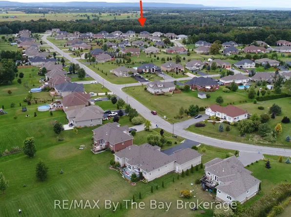 10 Basswood Dr, Wasaga Beach, ON L9Z 0A9