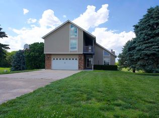 2730 S Hilltop Rd, Hastings, NE 68901