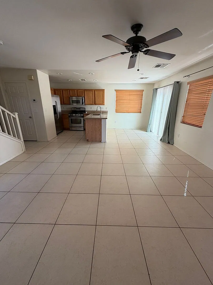 Americana Property Mgmt - Beautiful 3 Beds, 2 Story Home In Sw Community. — Photo 2