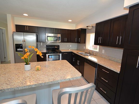4th image of 410 62nd Ave NE