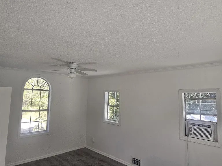 629 W Watson St — Photo 60