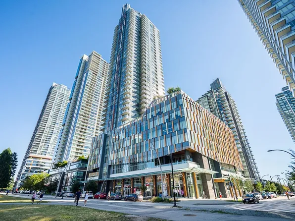 4458 Beresford St #2902, Burnaby, BC V5H 0J1