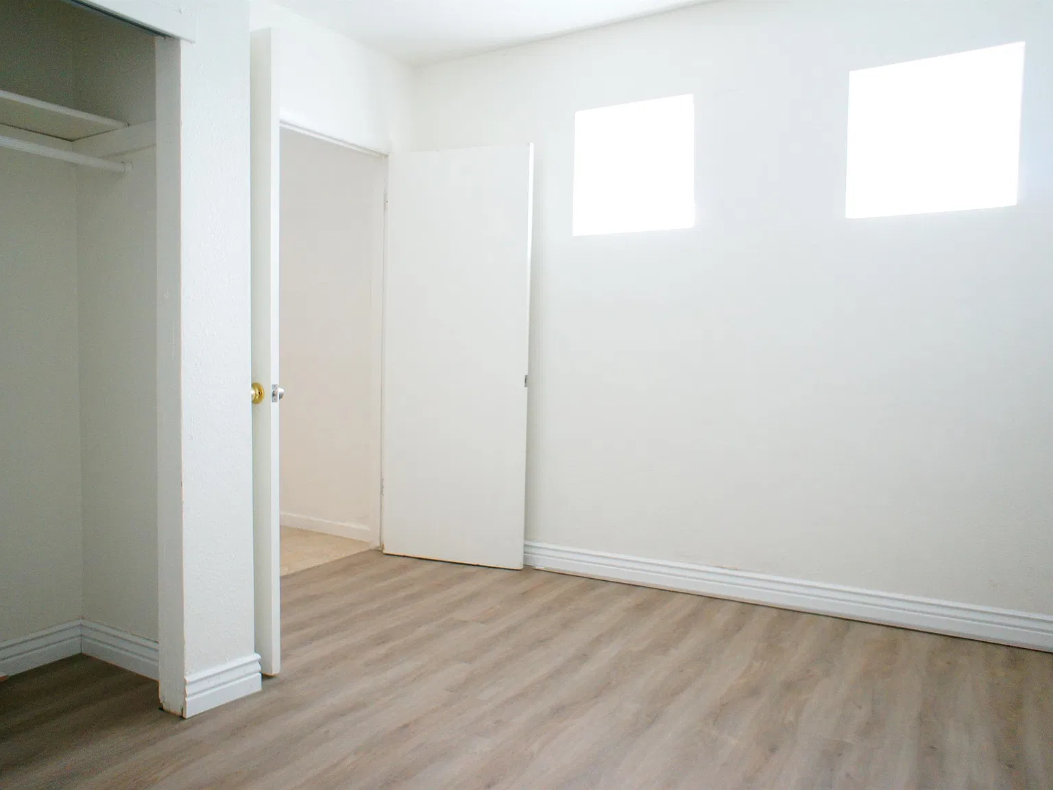 1050 E Fairmount Ave — Photo 4