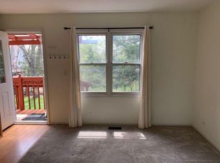 15 Schreiber Ave, Roselle, IL 60172