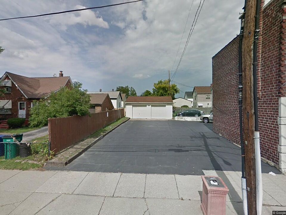 2nd image of 219 Skillen St #2