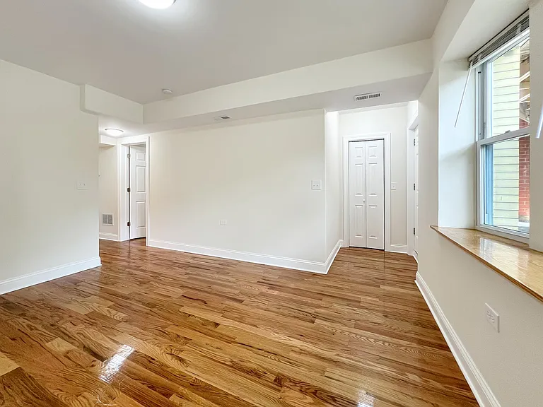3245 N Lawndale Ave #G — Photo 8