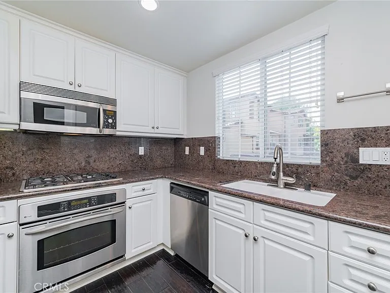 128 Coral Rose — Photo 17