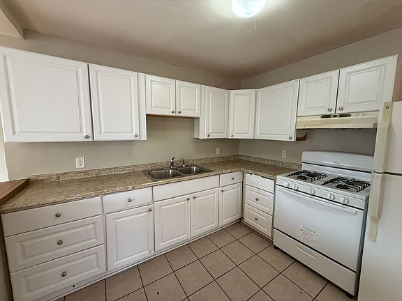 5th image of 555-565 N Kent St #201