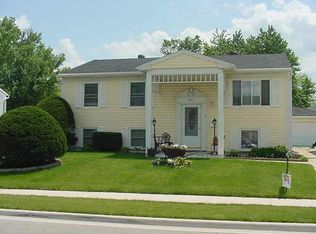 327 Emery Ave, Romeoville, IL 60446