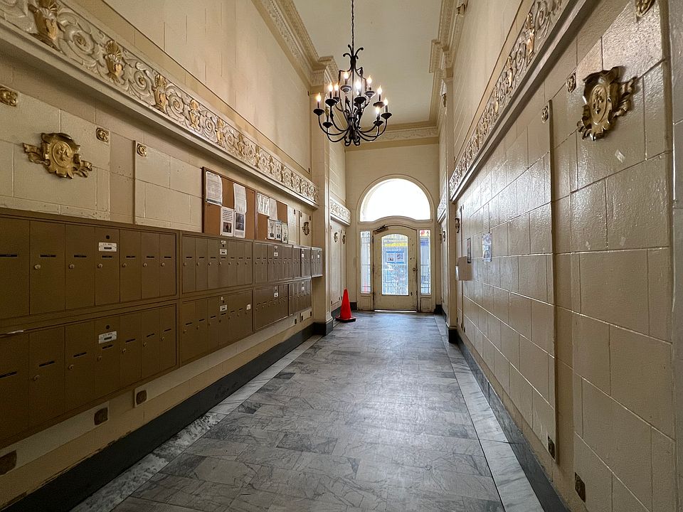 Building Photo 3