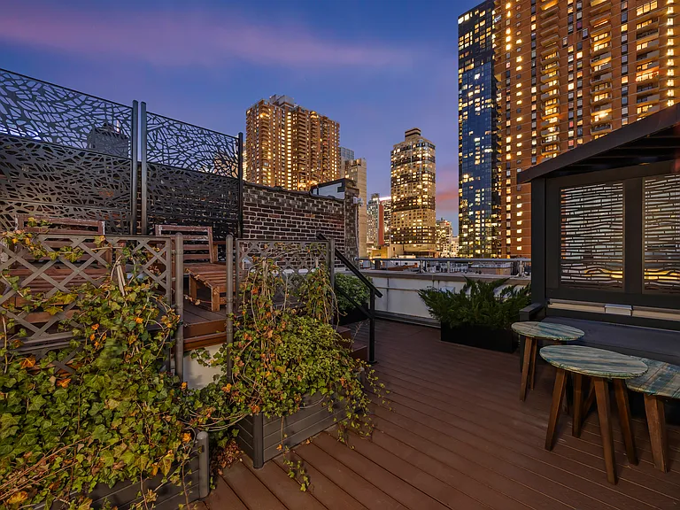 459 W 44th St #C — Photo 42