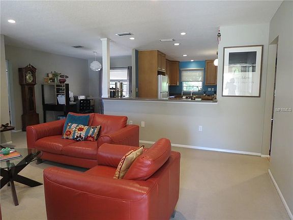 3rd image of 822 Plum Tree Ln