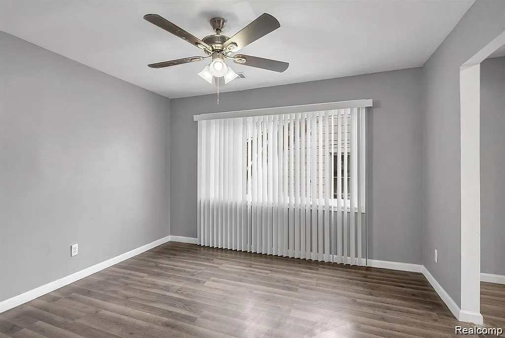 2 bed, 1.0 bath, 1998 sqft, $1,200 — Photo 2