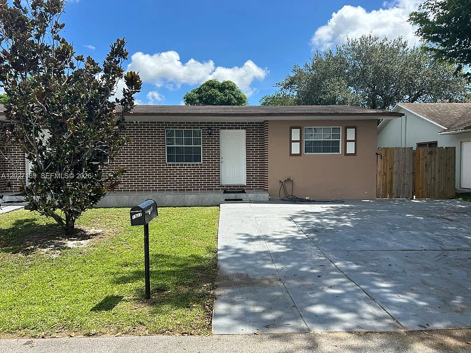 1923 SW 99th Ter