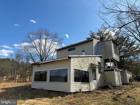 3rd image of 986 Rushing River Rd
