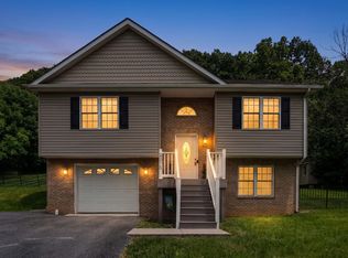 2275 Raphine Rd, Raphine, VA 24472