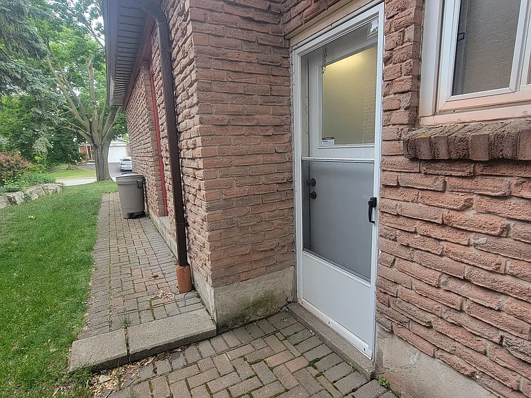 28 Holsworthy Cres — Photo 31
