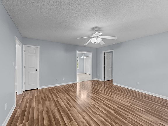 2nd image of 1029 Cove Cir
