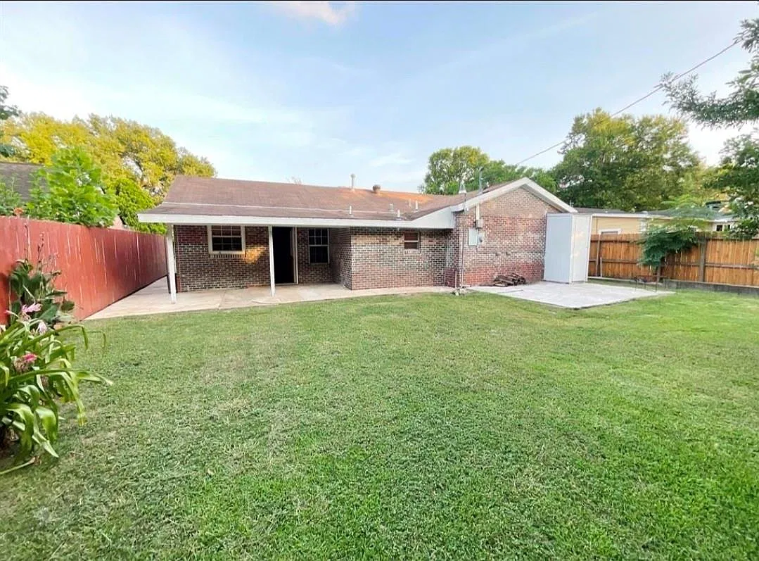 3 bed, 2.0 bath, 1402 sqft, $1,800 — Photo 4