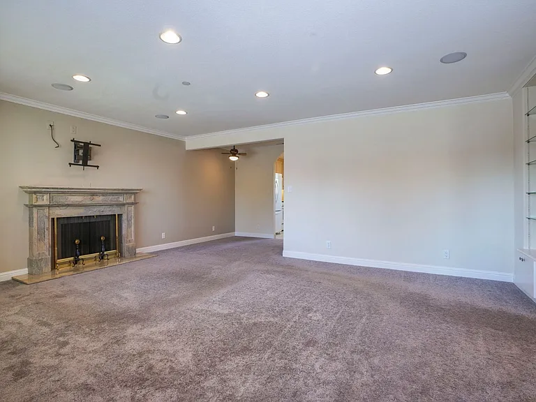 1621 Huron Ave — Photo 10