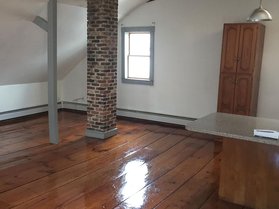 2nd image of 32 Middle St APT 3