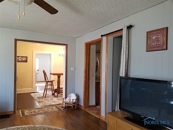 3rd image of 615 W Fremont St