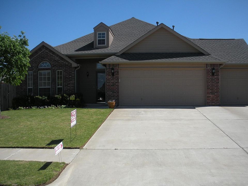 Gorgeous 3 car garage home