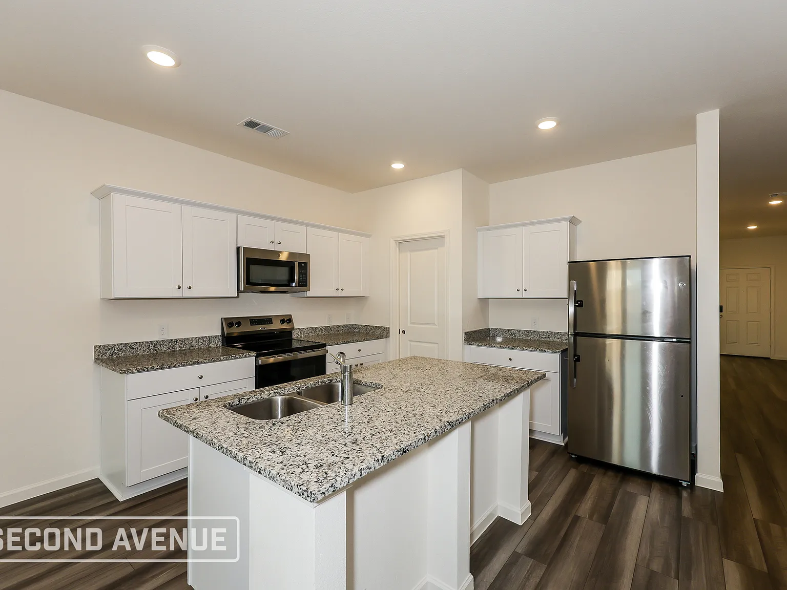 5 bed, 3.0 bath, 2300 sqft, $2,949 — Photo 4