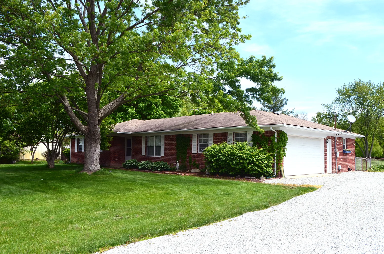 1045 N 350 W photo 1