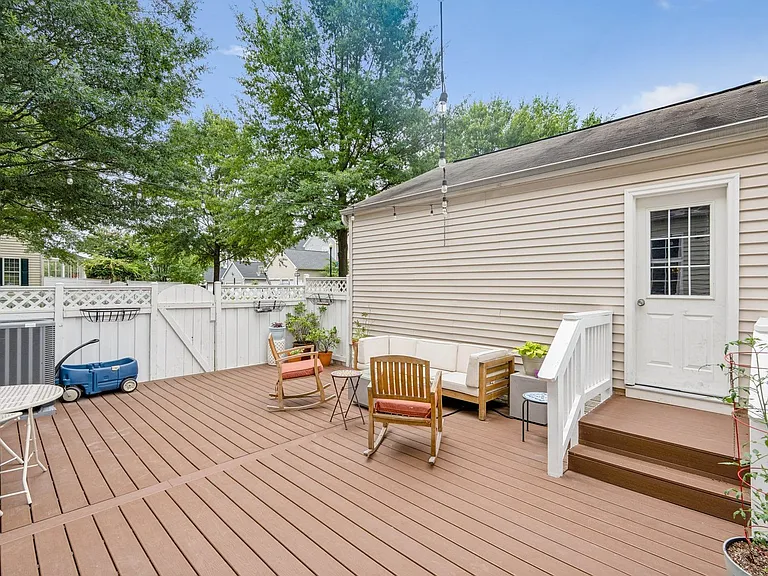 20353 Bowfonds St — Photo 37