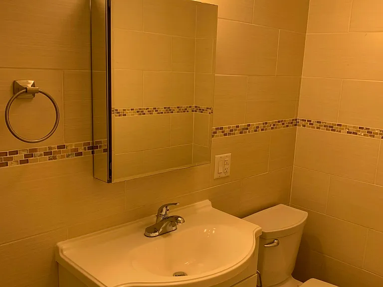 100 Wood Ave #4 — Photo 6