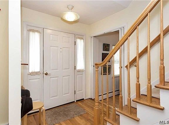 3rd image of 16 Pine Hollow Ln