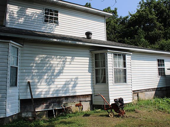3rd image of 826 Elsie St