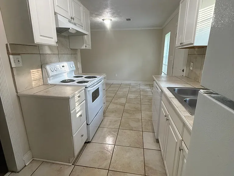 4003 W Lake Rd — Photo 4