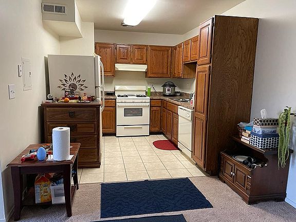 4th image of 1629 Hunter Dr APT 1B