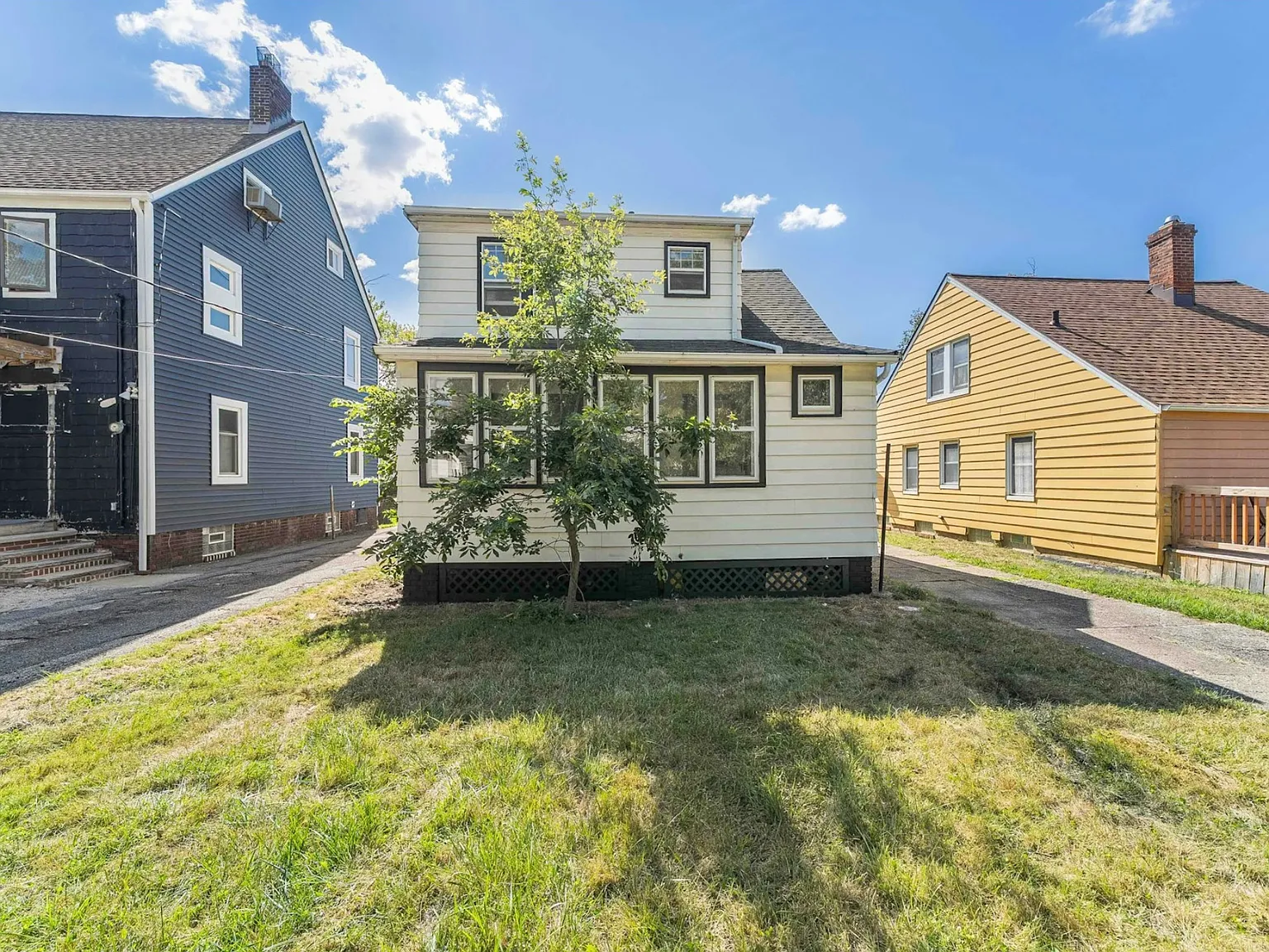 3 bed, 1.5 bath, 1240 sqft, $1,770 — Photo 2