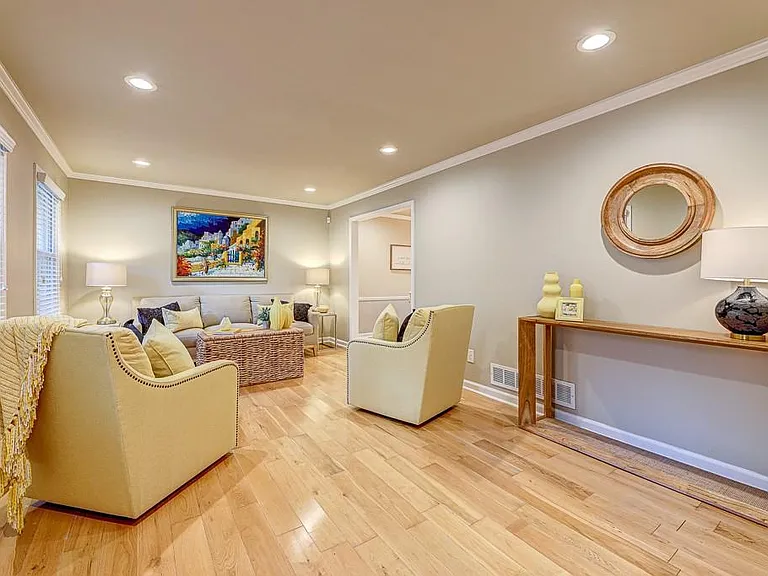 1185 Lake Colony Dr — Photo 4