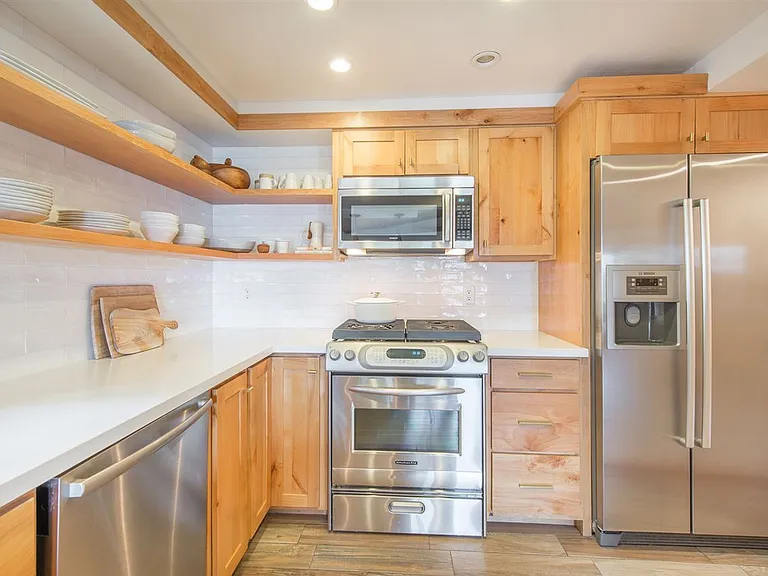 312 Park Ln — Photo 10