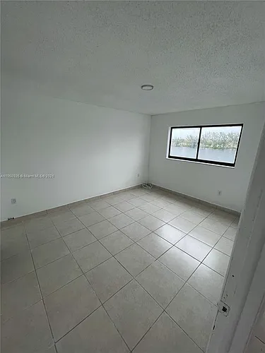 16923 NW 53rd Ave Photo 1