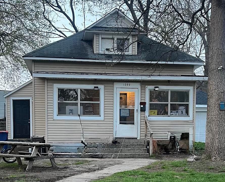 1st image of 1059 Sherman St SE