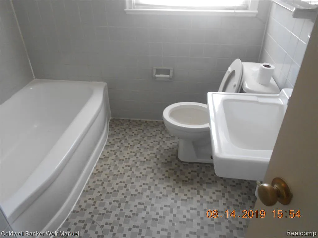 3 bed, 997 sqft, $1,275 — Photo 3