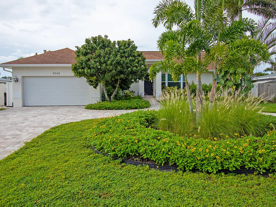 9540 Sun Isle Dr NE
