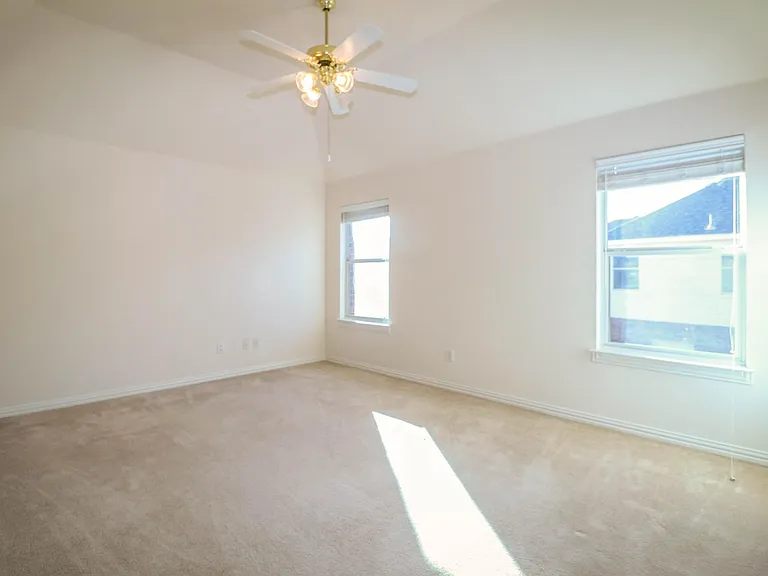 1183 Heathrow Dr — Photo 22