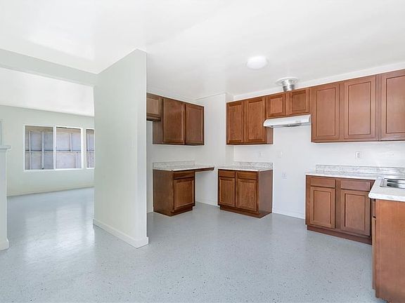 4th image of 807 W 8th St #714-1/2