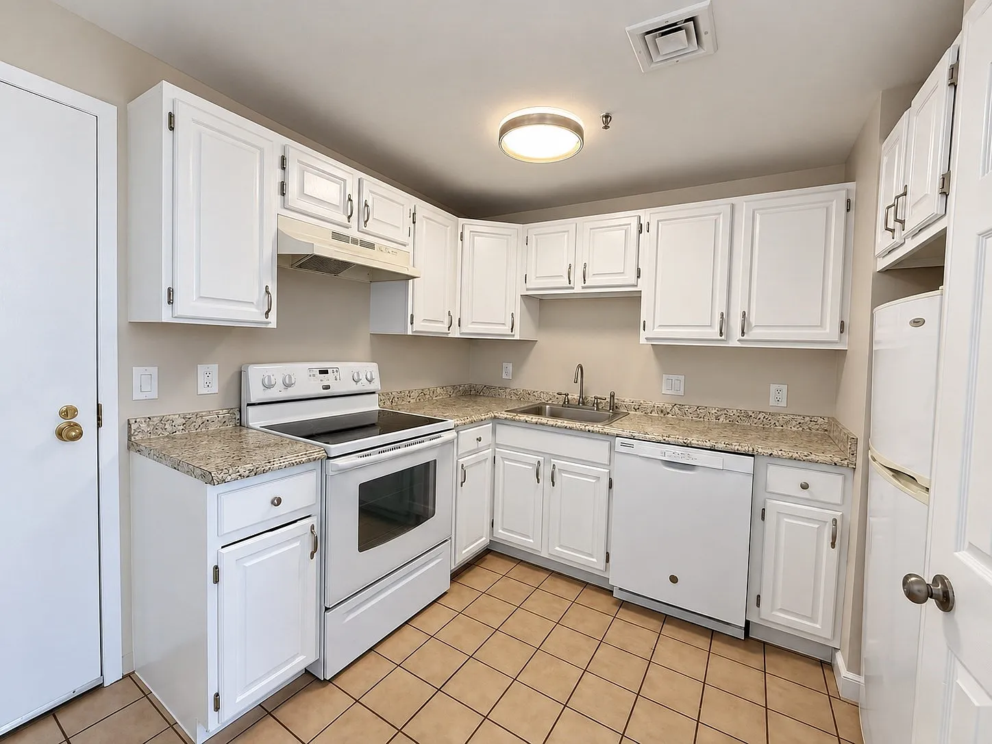 Studio, 1.5 bath, 523 sqft, $1,750 — Photo 2