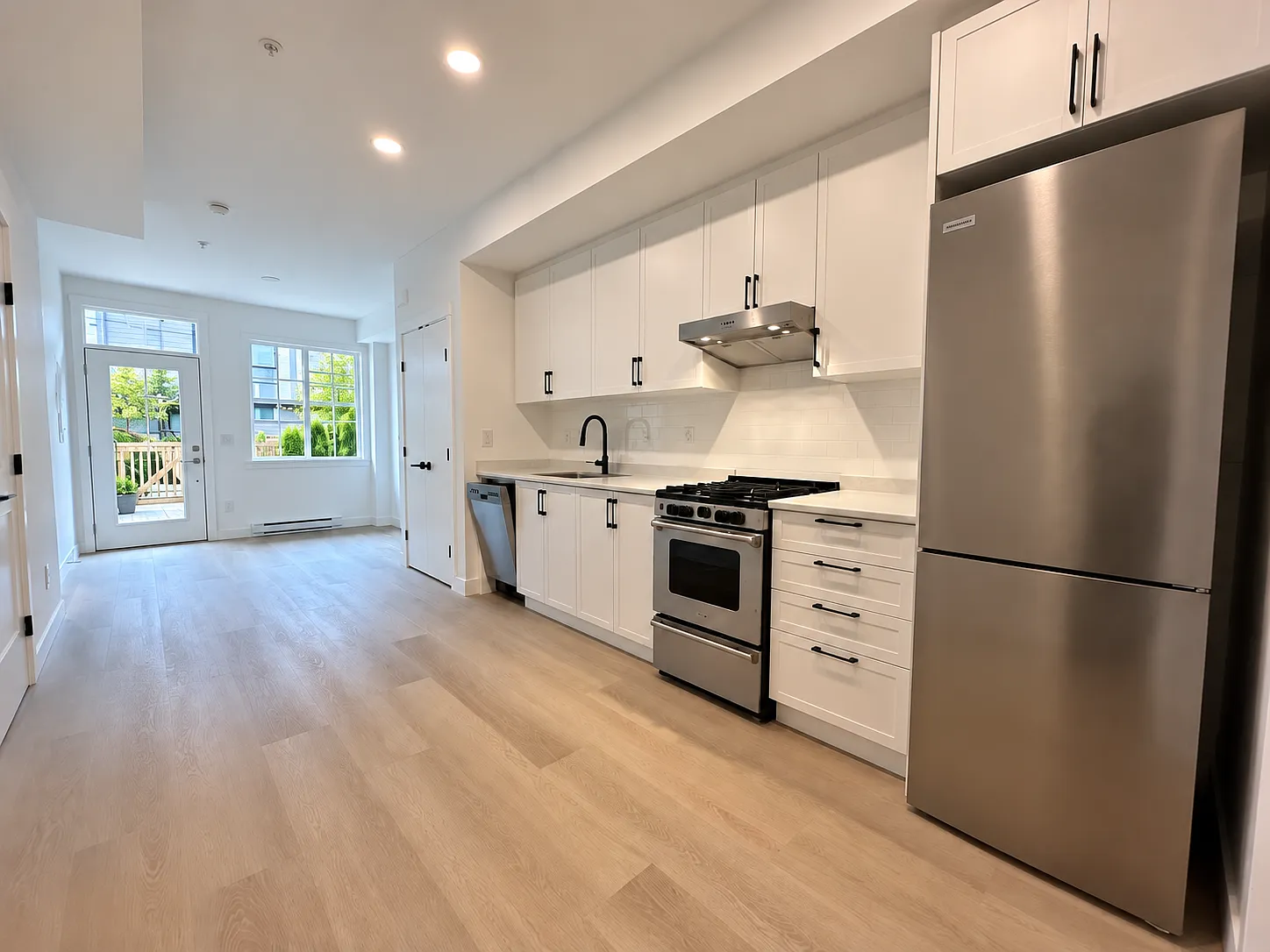 1 bed, 500 sqft, $1,800 — Photo 2